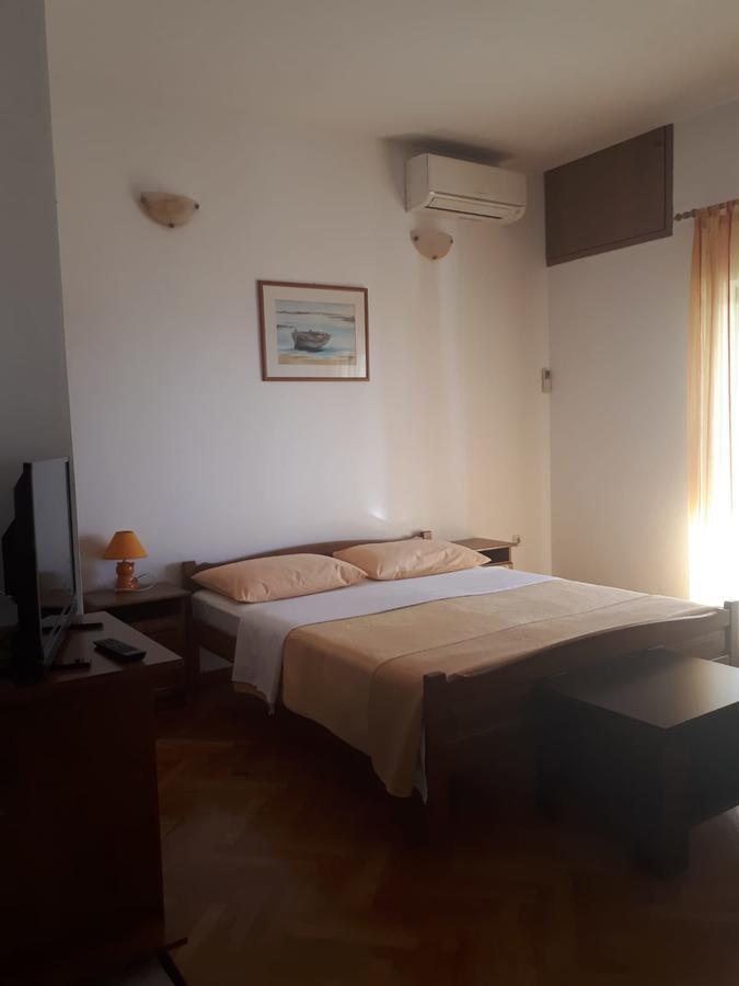 Apartments Ivanka Starigrad Paklenica Exterior foto